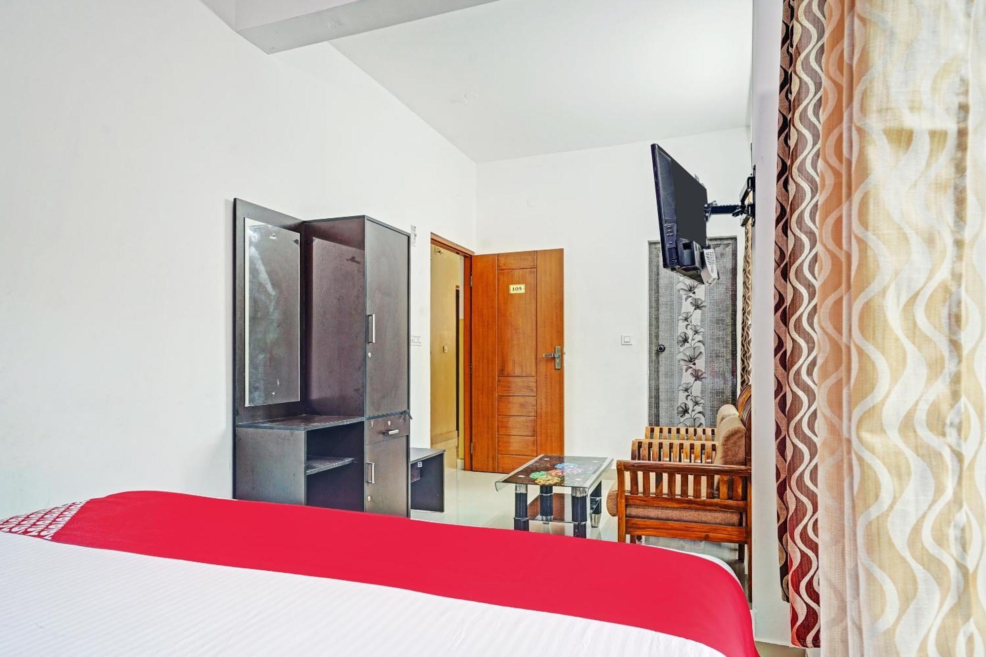 Hotel Thaza Rooms Nedumbassery Ngoại thất bức ảnh