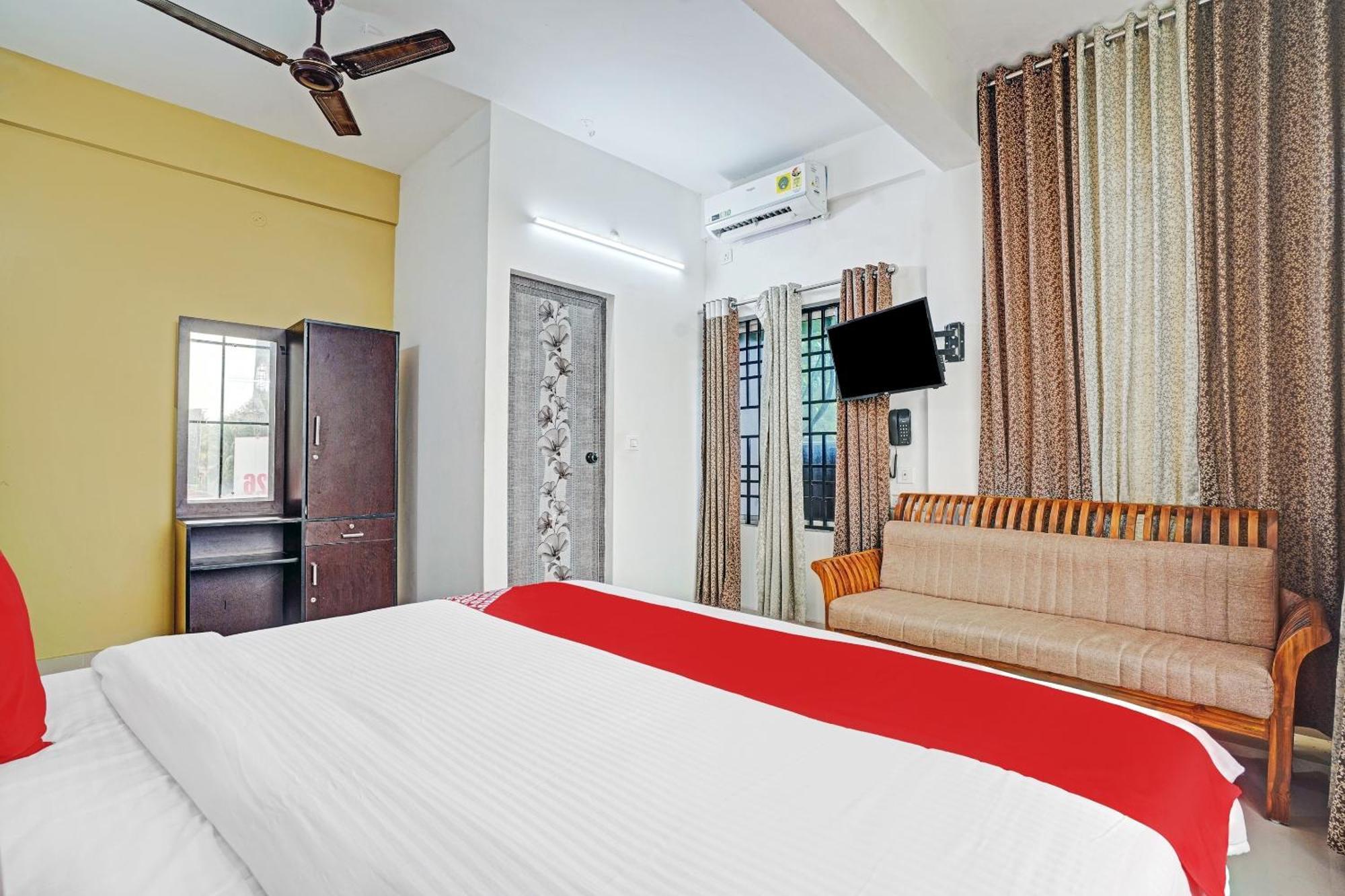 Hotel Thaza Rooms Nedumbassery Ngoại thất bức ảnh