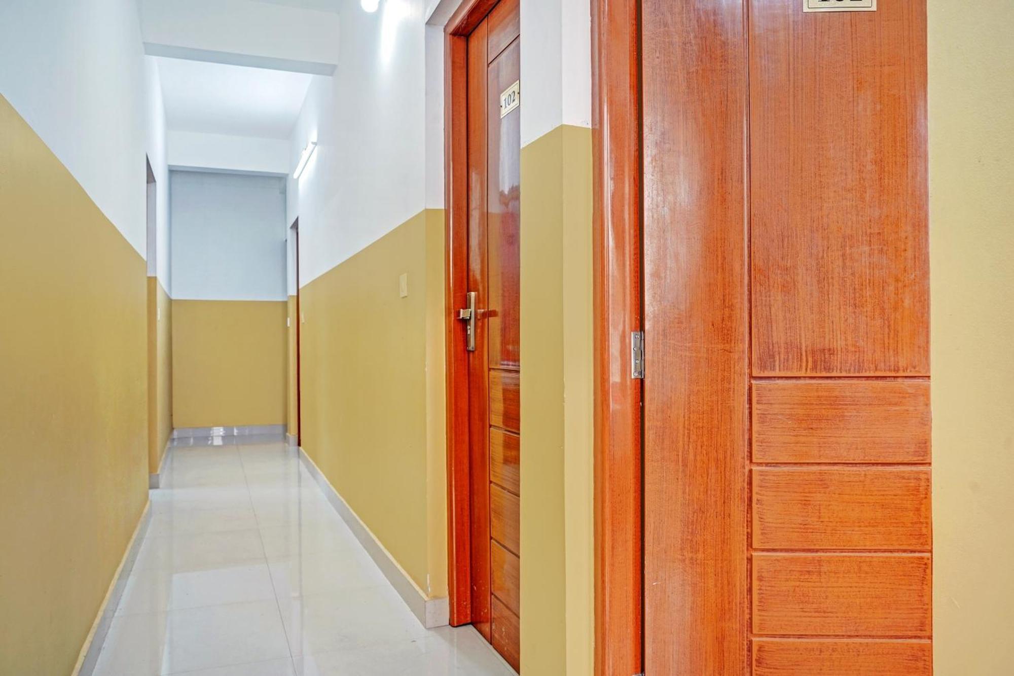 Hotel Thaza Rooms Nedumbassery Ngoại thất bức ảnh