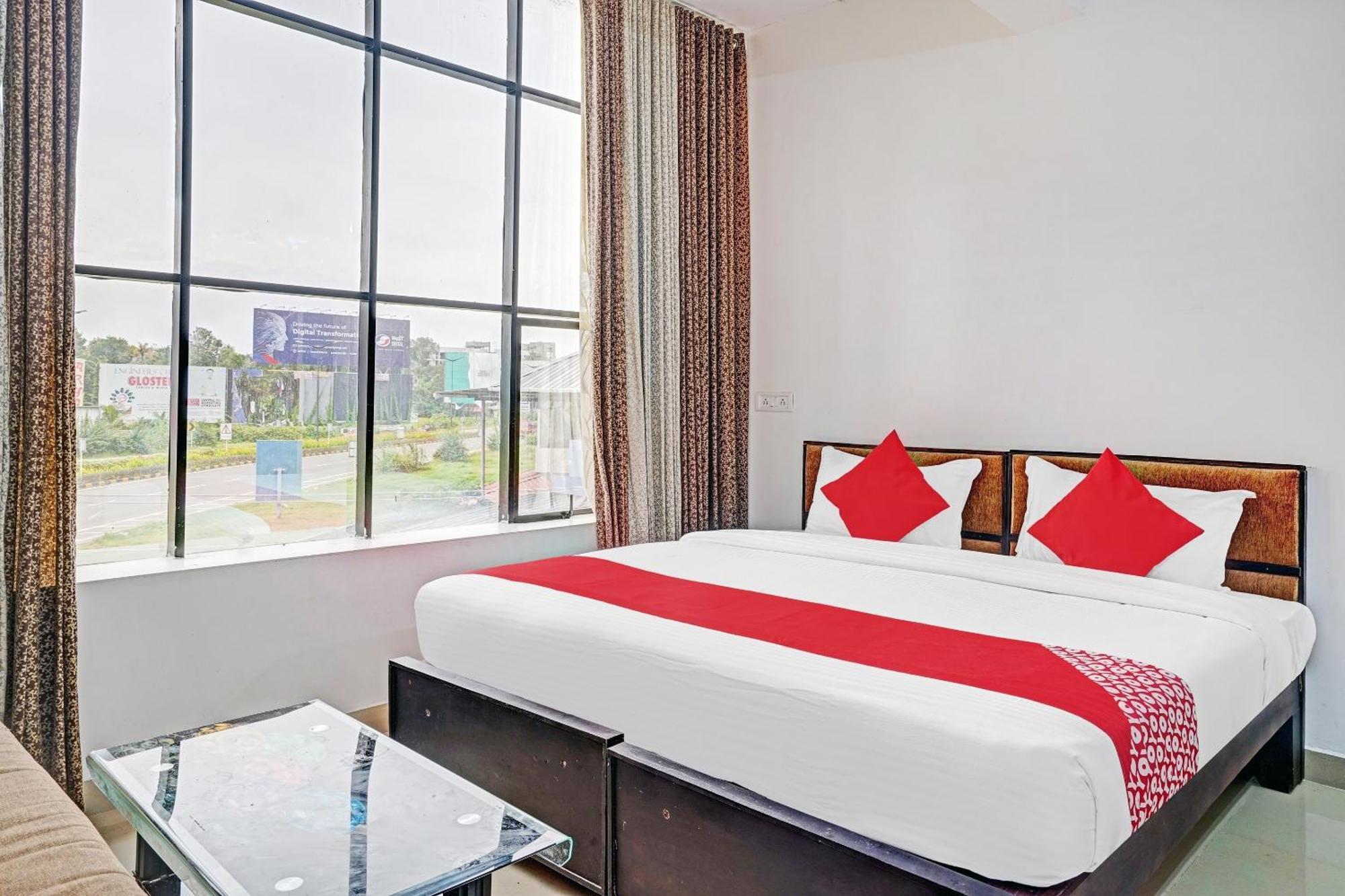 Hotel Thaza Rooms Nedumbassery Ngoại thất bức ảnh