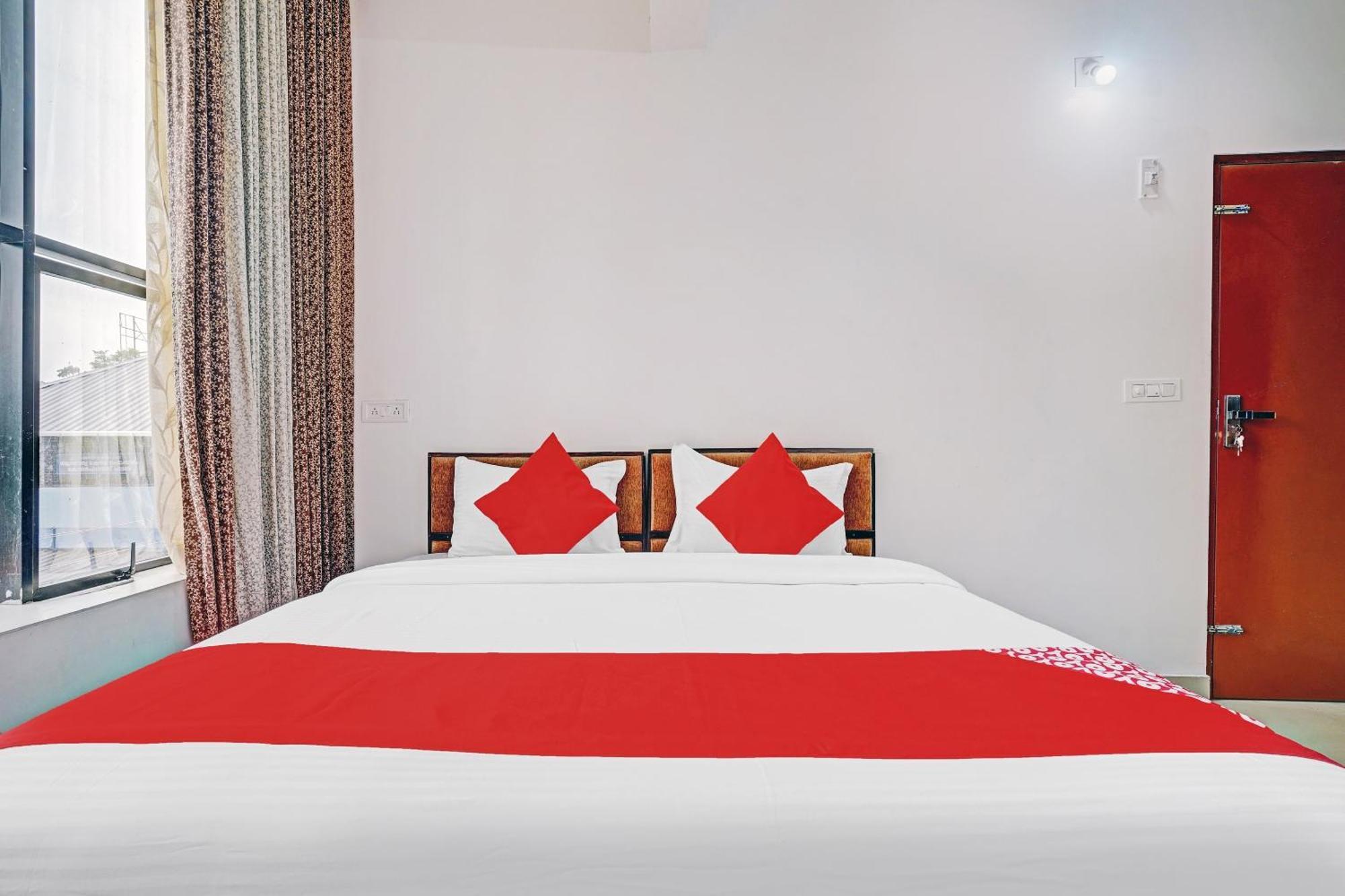 Hotel Thaza Rooms Nedumbassery Ngoại thất bức ảnh